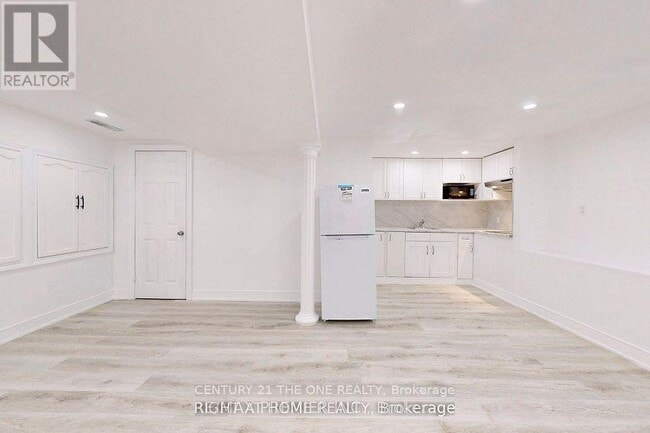 Building Photo - 254 Andrew St