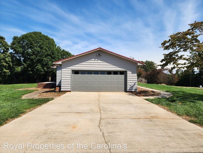 Building Photo - 3 br, 3 bath House - 4518 Lookout Dam Rd