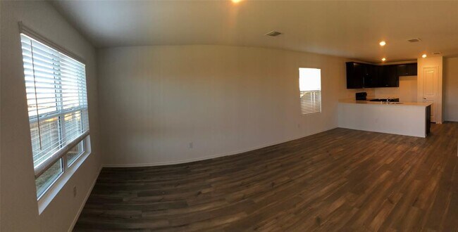Building Photo - 700 Dashwood Dr