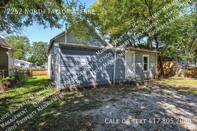 Building Photo - 2 Bedroom / 1 Bath Midtown