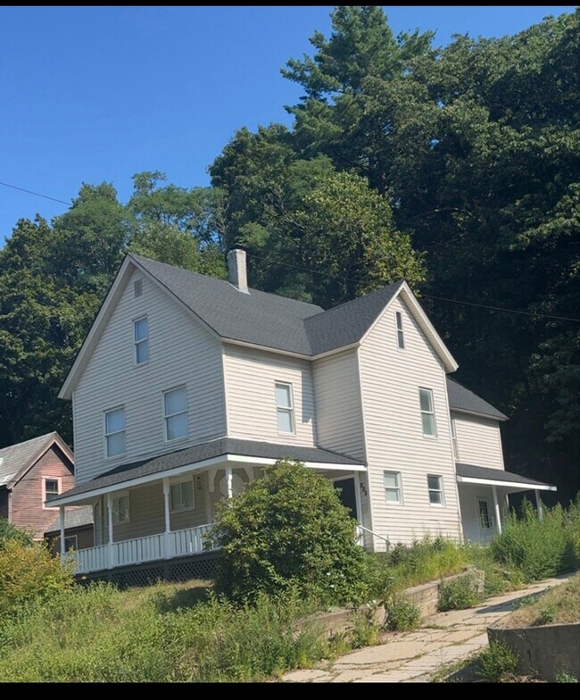 Foto del edificio - 232 Pequoig Ave