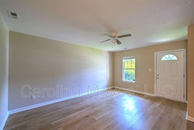 Building Photo - 331 Zach Dr