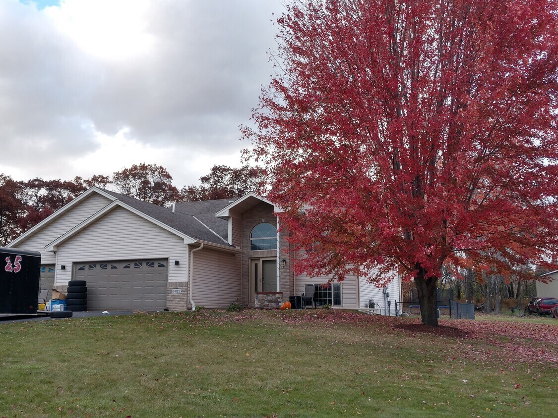Primary Photo - Wonderful 5 bedroom Split on Large Lot