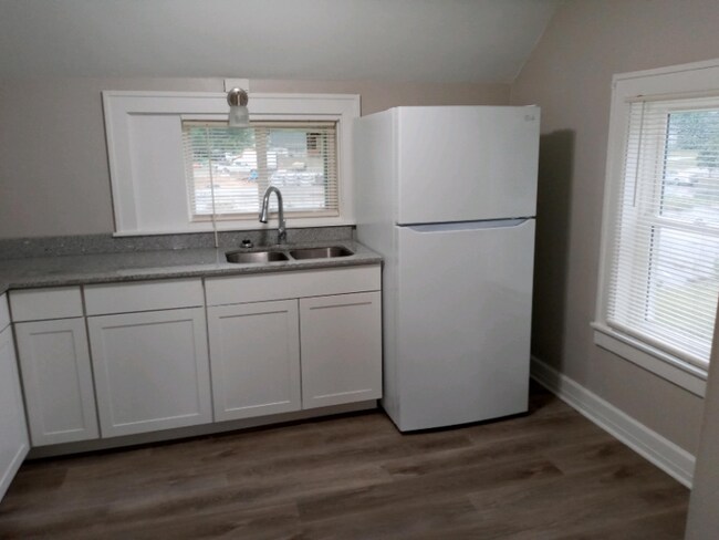 Building Photo - 1045 Walnut St