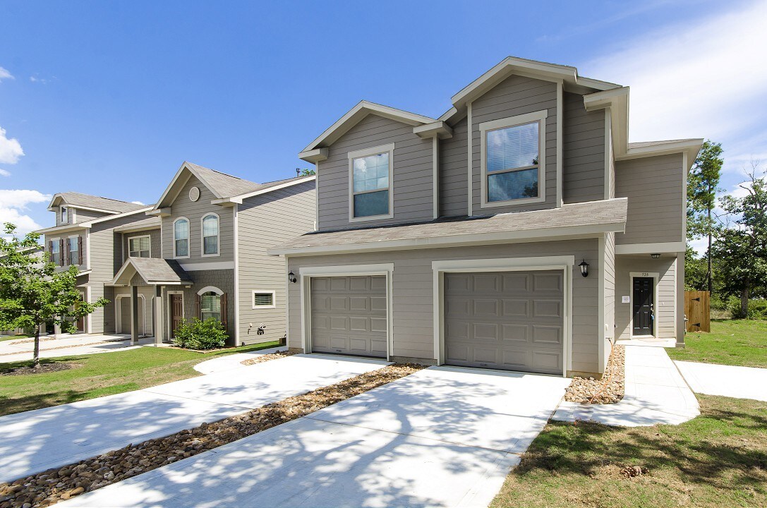 293 Woodland Hills Drive, Conroe, TX 77303 Townhome Rentals in Conroe