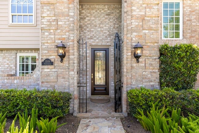 Building Photo - 1506 Haven Lock Dr