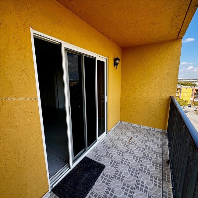 Foto del edificio - 4801 NW 7th St