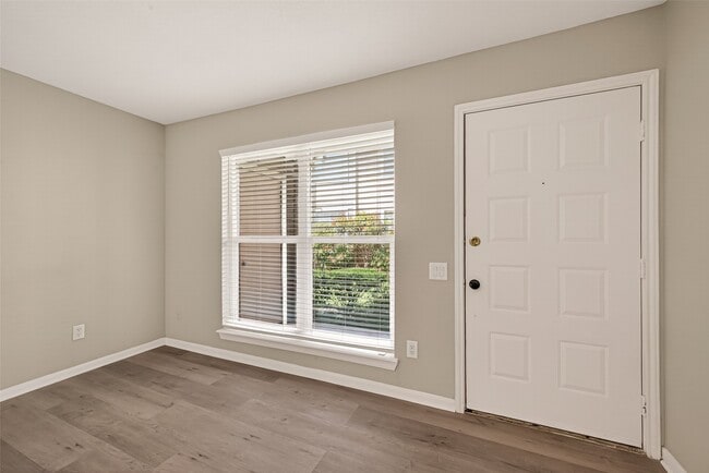 Building Photo - 1860 White Oak Dr
