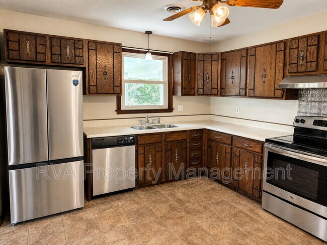 Foto del edificio - 4476 Country Walk Ln