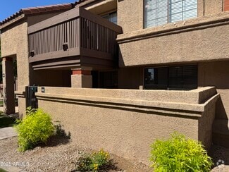Building Photo - 700 E Mesquite Cir