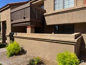 Building Photo - 700 E Mesquite Cir