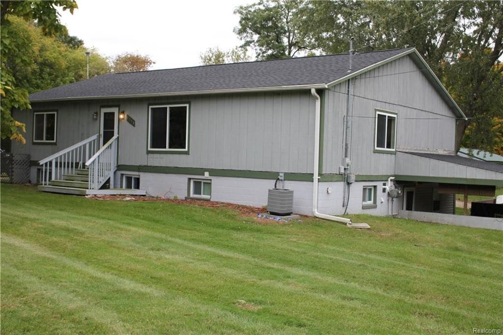 Primary Photo - 9354 White Lake Rd