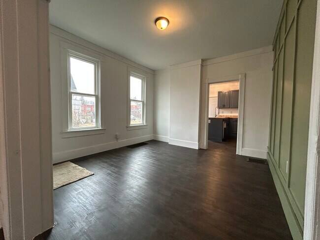 Comedor - 1668 Memorial Ave