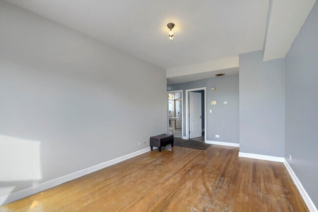 Foto del edificio - 7724 S Cornell Ave