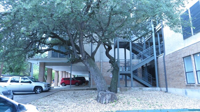 Foto del edificio - ROBBINS PLACE 202