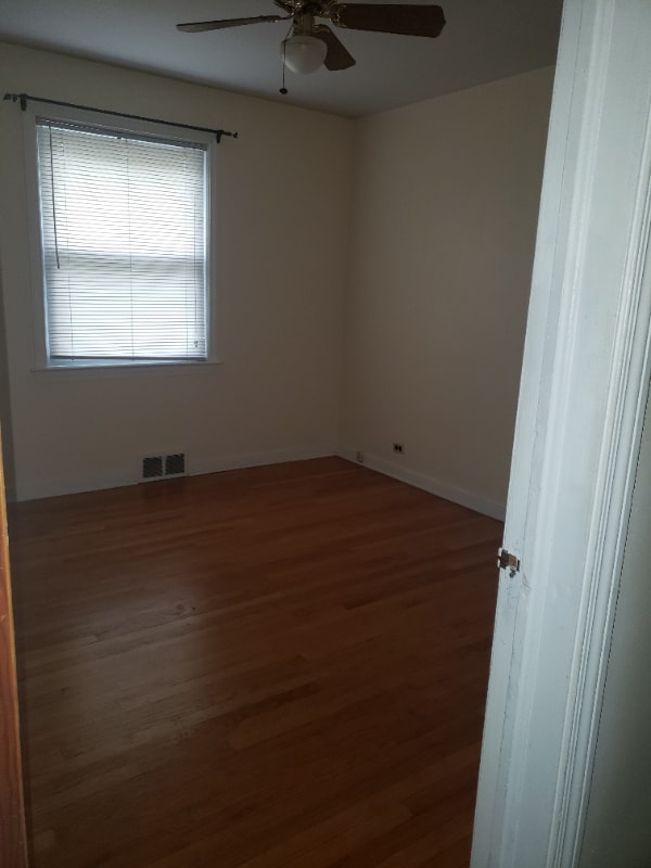 Building Photo - 9103 Lamon Ave