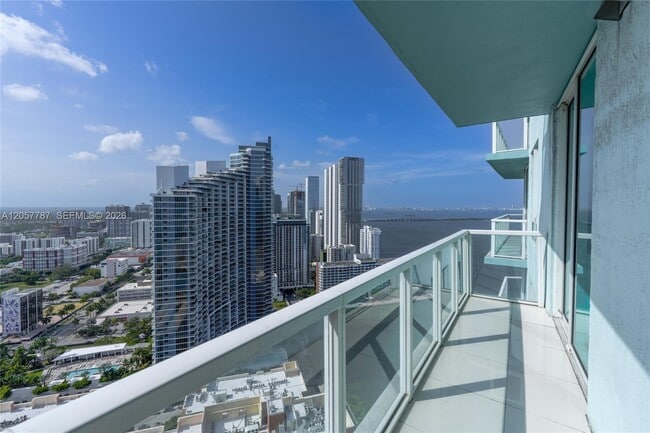 Building Photo - 1900 N Bayshore Dr