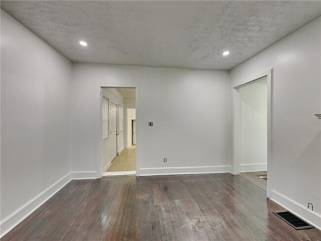 Building Photo - 542 S Evelyn Pl NW