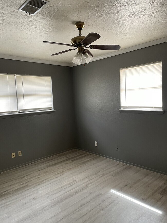 Building Photo - 509 Sagebrush