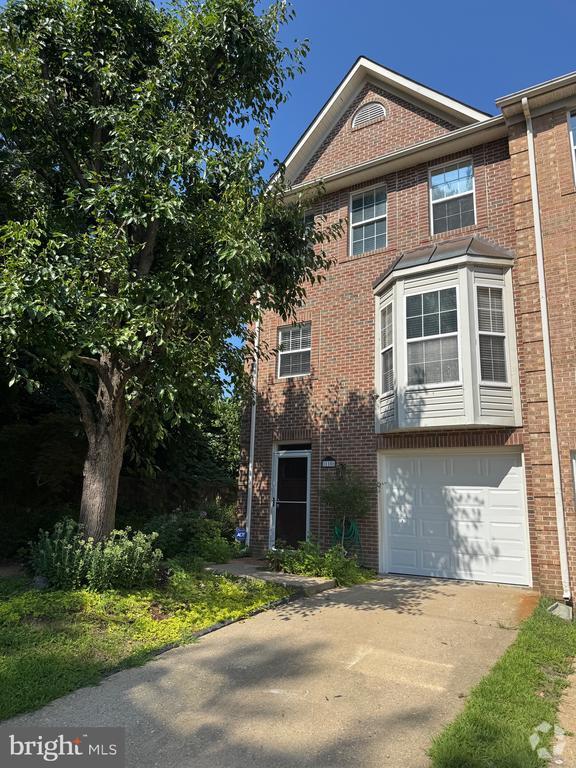 Building Photo - 110 Lakeview Ct