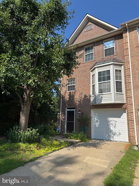 Building Photo - 110 Lakeview Ct