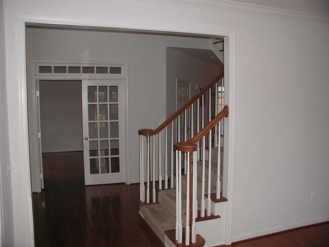 Building Photo - Beautiful 4 bedroom custom built home in the exclusive Creekside Neighborhood in Old Trail!