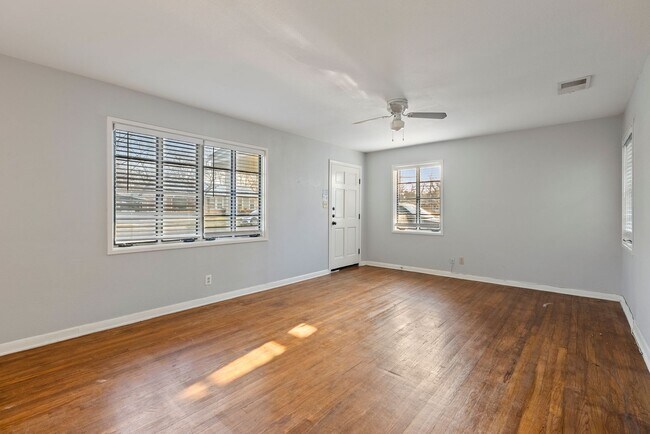 Foto del edificio - Beautiful 2 bedroom, 1.5 bathroom home in Brentwood!!!