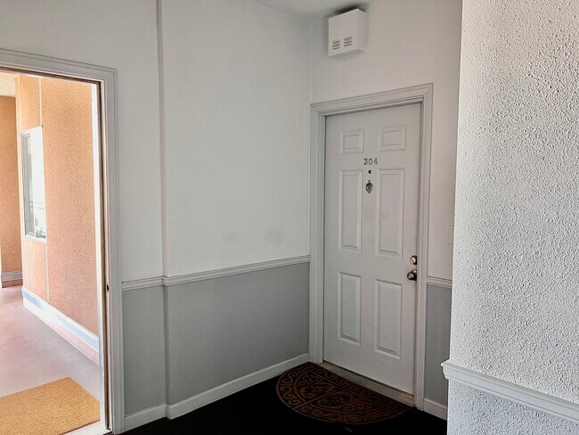 Building Photo - 14245 Dickens St