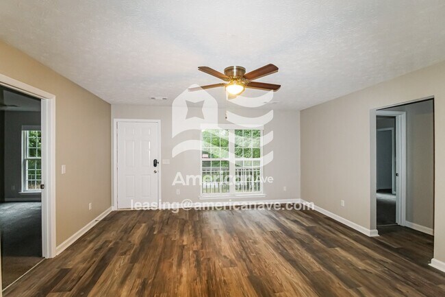 Foto del edificio - 751 Parkhill Dr