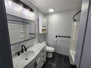 Building Photo - 9 Holly Dr