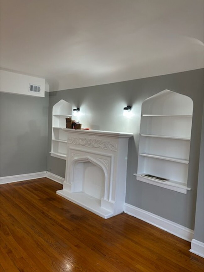 Building Photo - 5944 S Artesian Ave