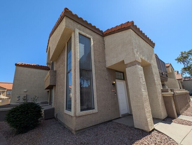 Foto del edificio - 2 Bedroom Condo Unit in the Papago Park Vi...