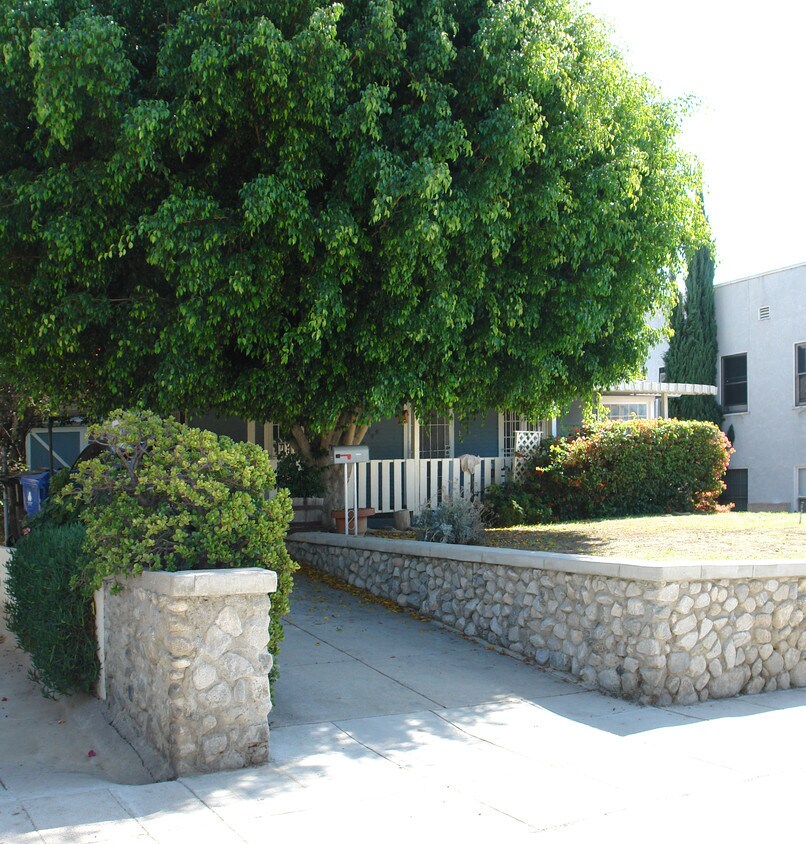 Foto del edificio - 616-618 Parkman Ave