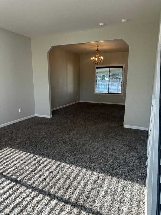 Foto del edificio - Extra Large Home For Rent, 4 Bedrooms! NEW...