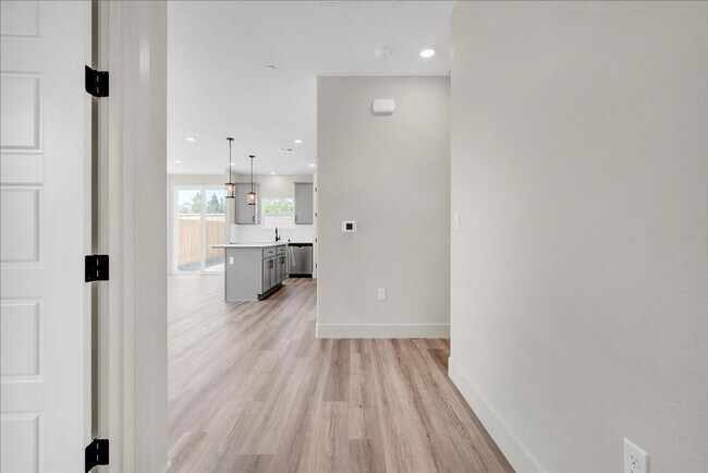 Foto del edificio - 2339 N Julieann St