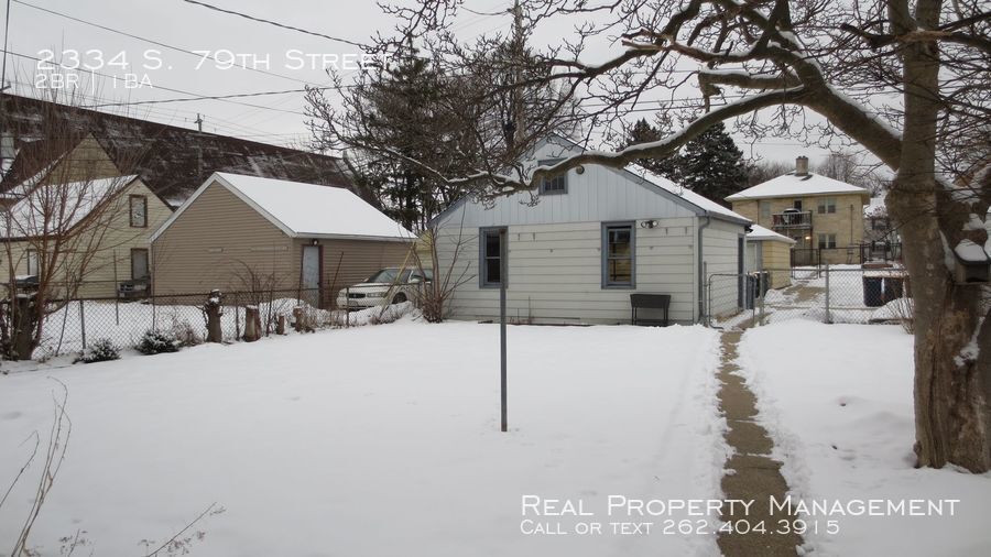 Building Photo - MTM LEASE ONLY! Upper Duplex !