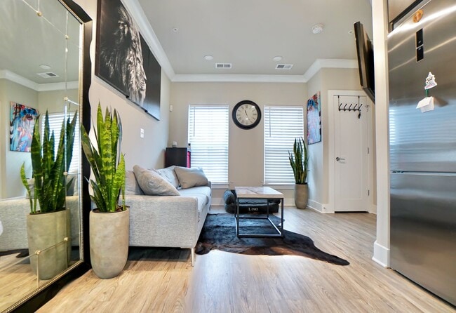 Foto del edificio - Two-Level 1BR w/ Den Next to Walter Reed a...