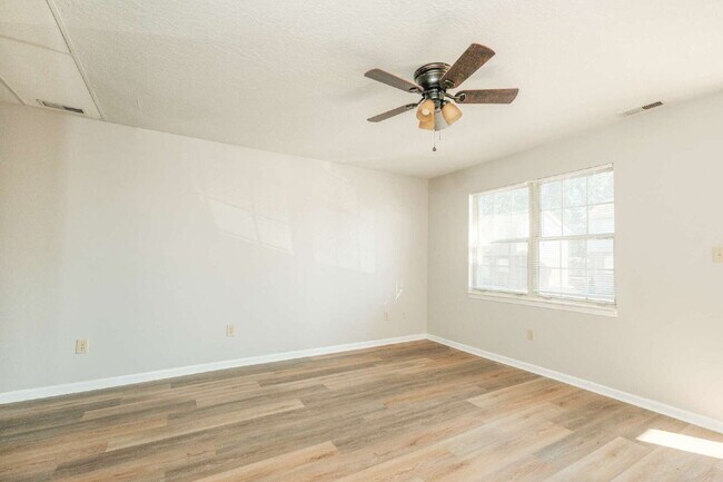 Foto del edificio - Newly Updated 2 Bedroom, 1 Bath Townhome –...
