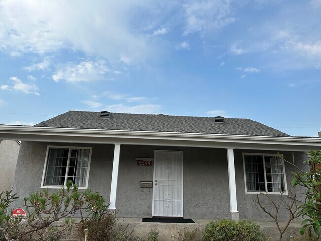 Building Photo - 8644 Yorktown Ave
