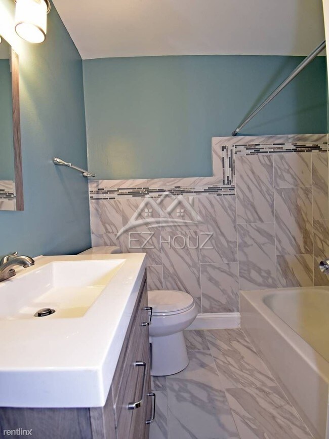 Building Photo - 1 br, 1 bath Apartment - 139 E North,301