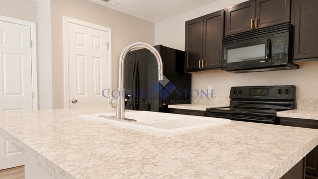 Building Photo - Great home in central location!
