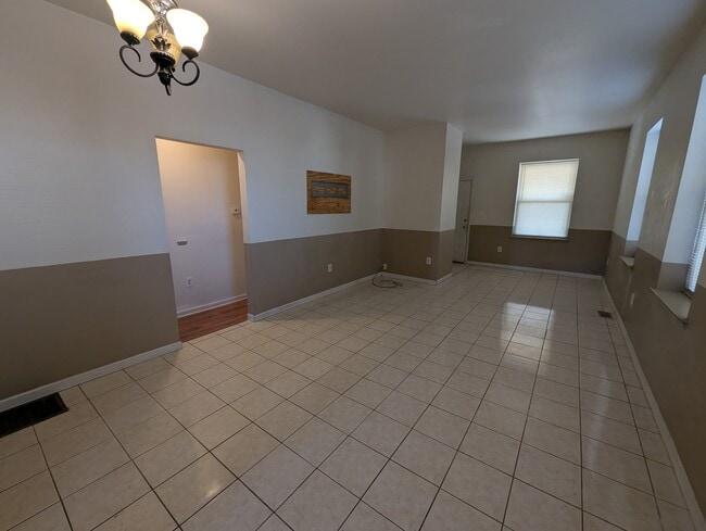 Building Photo - 116 N New Rd