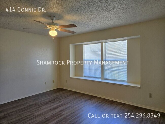 Building Photo - 3/2 Duplex in Midway ISD