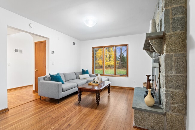 Foto del edificio - 425 Taconic Rd