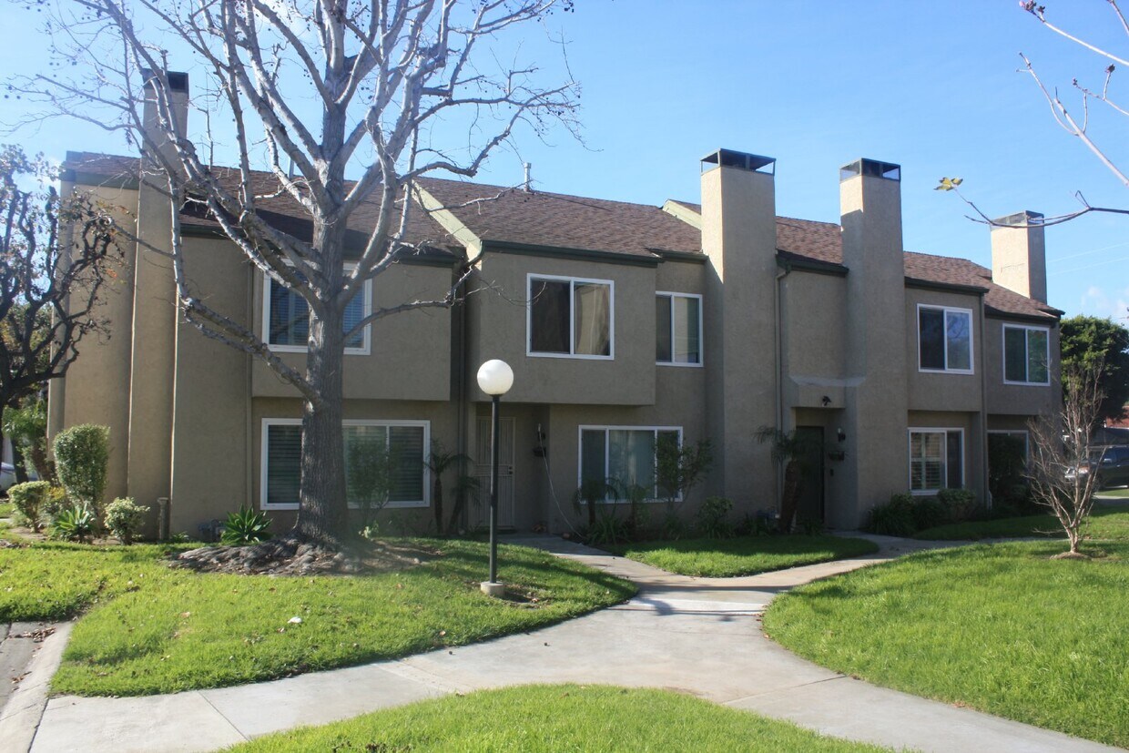 Primary Photo - MOVE-IN READY - SPACIOUS 2-BEDROOM TOWNHOM...