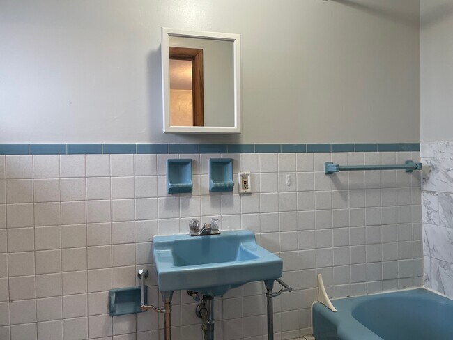 710 Lewis Ave Unit B  