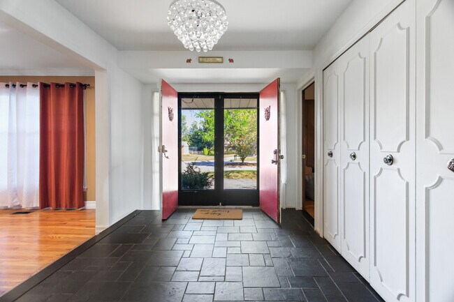 Foto del edificio - 4015 Pinehurst Dr