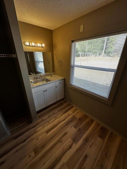 Foto del edificio - 185 Moss Ln