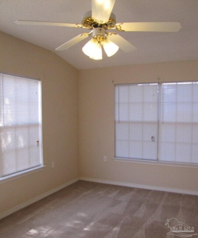 Foto del edificio - 116 Wildflower Ln