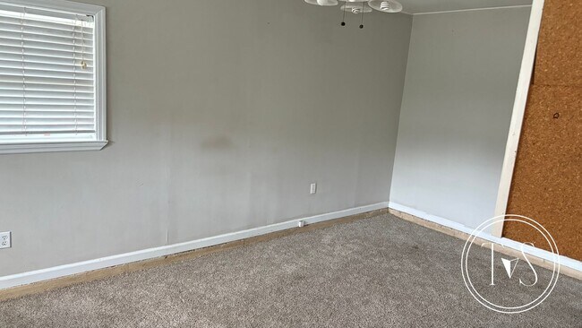 Foto del edificio - FALL MOVE-IN SPECIAL: 50% OFF 1st FULL MON...